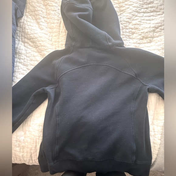 Lulu lemon Jacket 
Navy 
Size 8 
Worn a few times 
In great condition!! - Picture 3 of 5